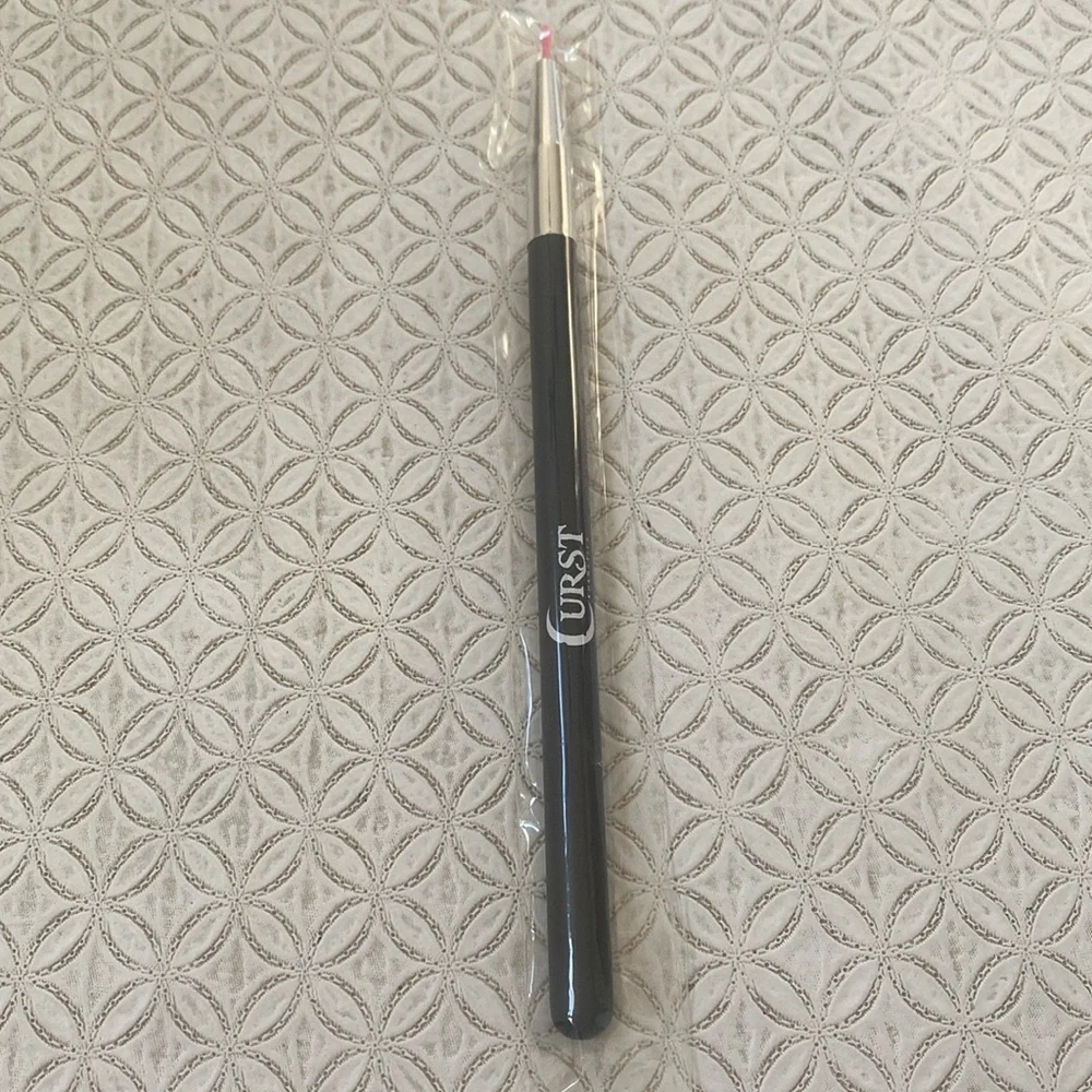 Curst‎ Kosmetics Thin Tipped Makeup Brush